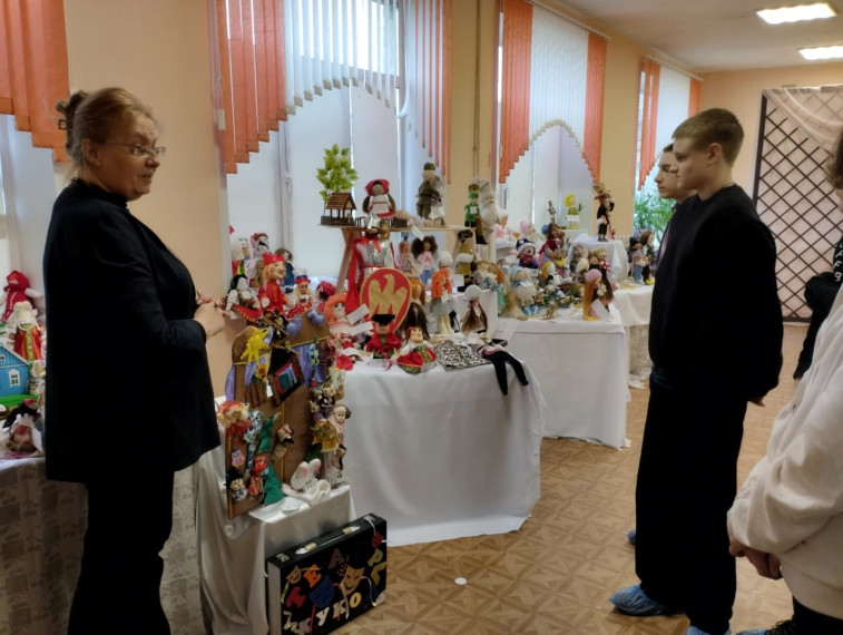 Кто в куклы не играл, тот счастья не знал.